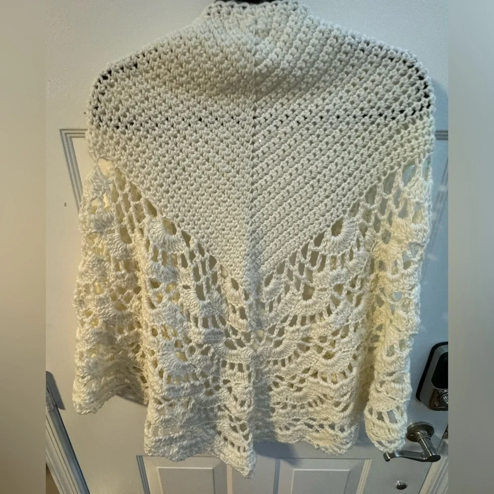 70s Handmade Cream Crocheted Shawl Poncho Pashmina Coverup Boho Grannycore Indie - Picture 9 of 13